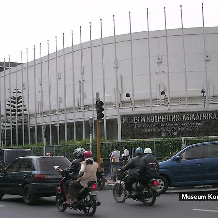 Bantal Guling Alun Alun Bandung Hotel Buitenkant foto